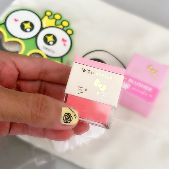 Hello Kitty Beauty Bundle - Picture 2 of 8